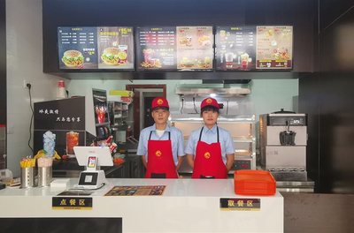 從方向盤到漢堡盤 黃姐的轉(zhuǎn)型之路與南寧漢堡店加盟新觀察